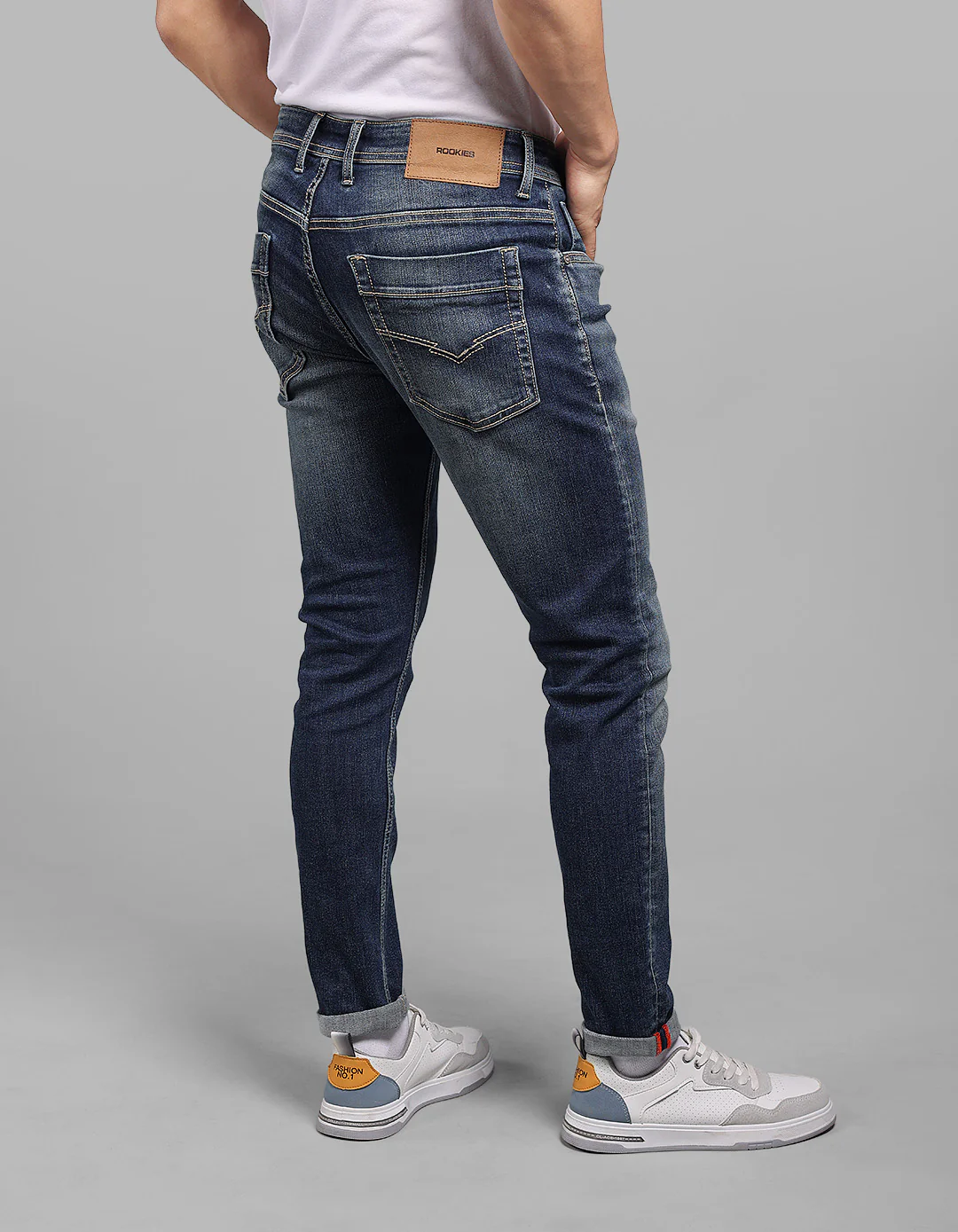 Med Blue Low-Rise Ankle Length Stretch Jeans - Image 5